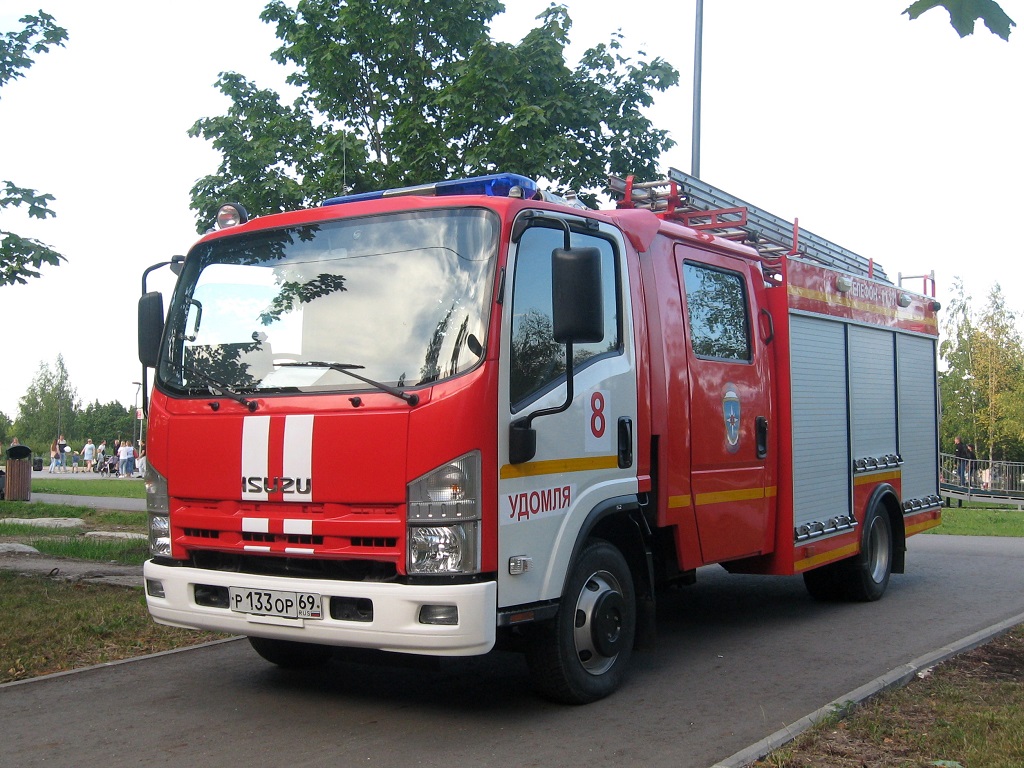 Тверская область, № Р 133 ОР 69 — Isuzu NPR75 [Z7X]