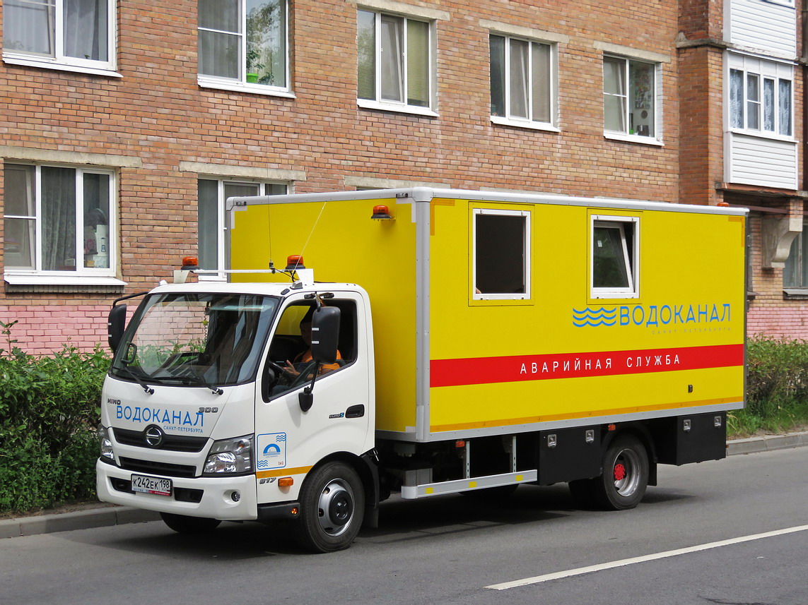 Санкт-Петербург, № К 242 ЕК 198 — Hino 300