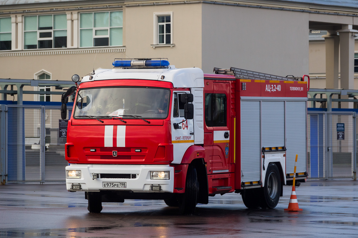 Санкт-Петербург, № Е 975 РЕ 198 — КамАЗ-43253-G5(69)