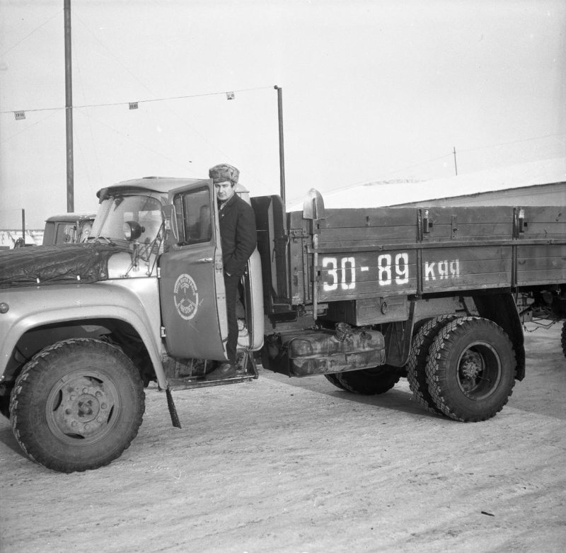 Красноярский край, № 30-89 КЯЯ — ЗИЛ-130; Исторические фотографии (до 2000 года) (Красноярский край)