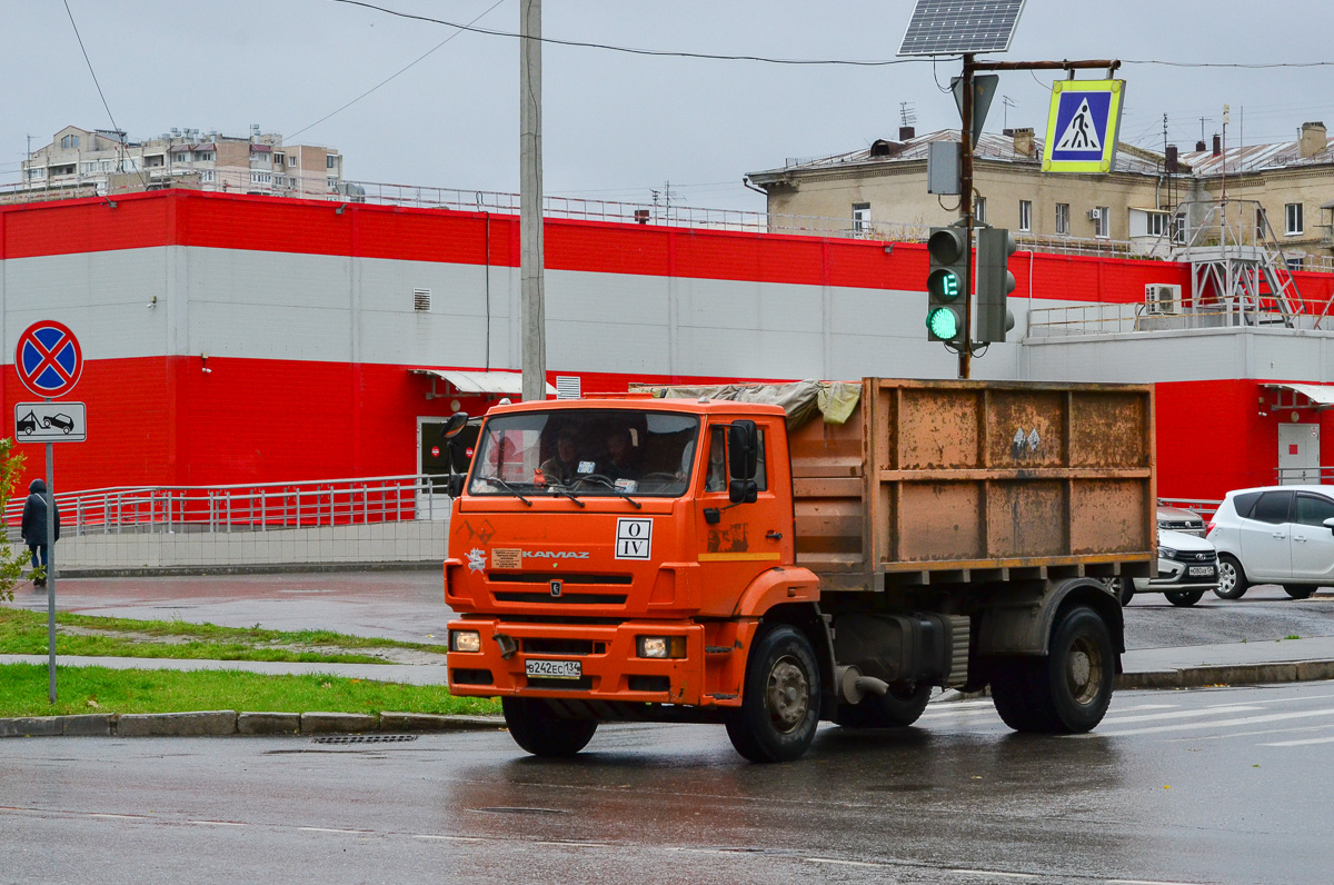 Волгоградская область, № В 242 ЕС 134 — КамАЗ-53605-A4(23)