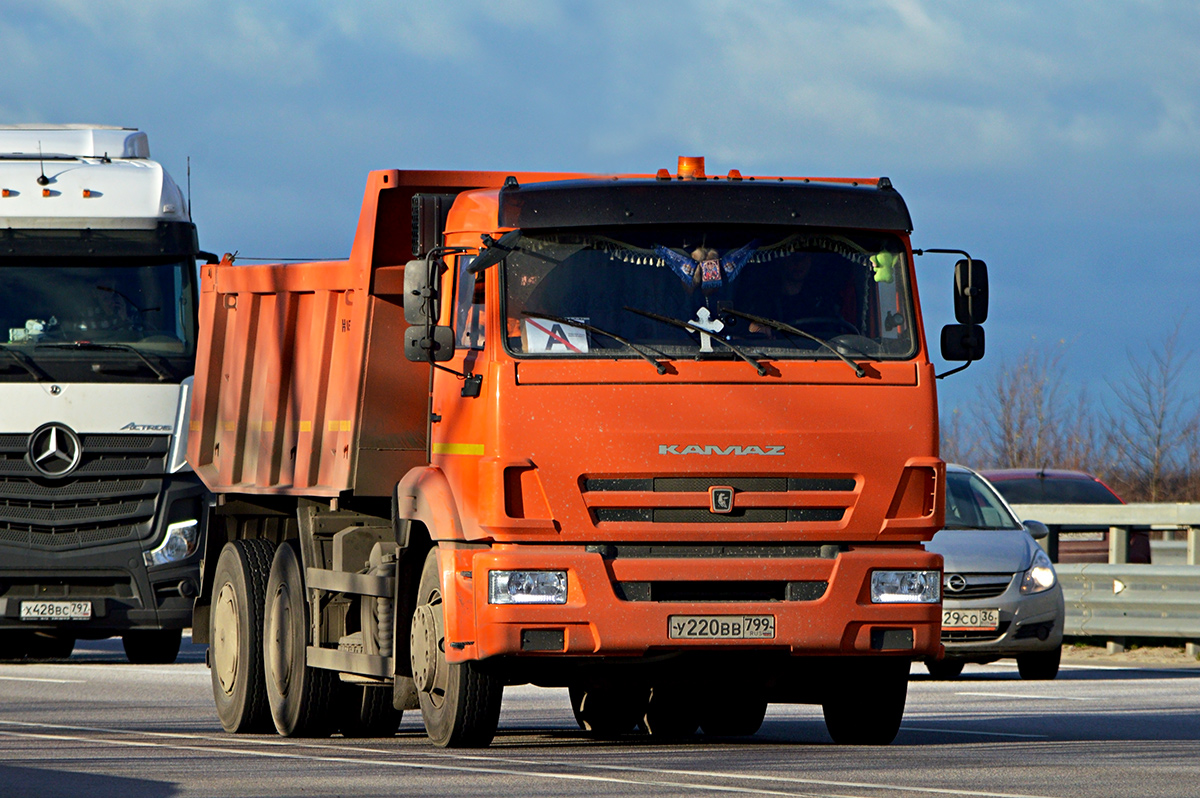 Москва, № У 220 ВВ 799 — КамАЗ-65115-50
