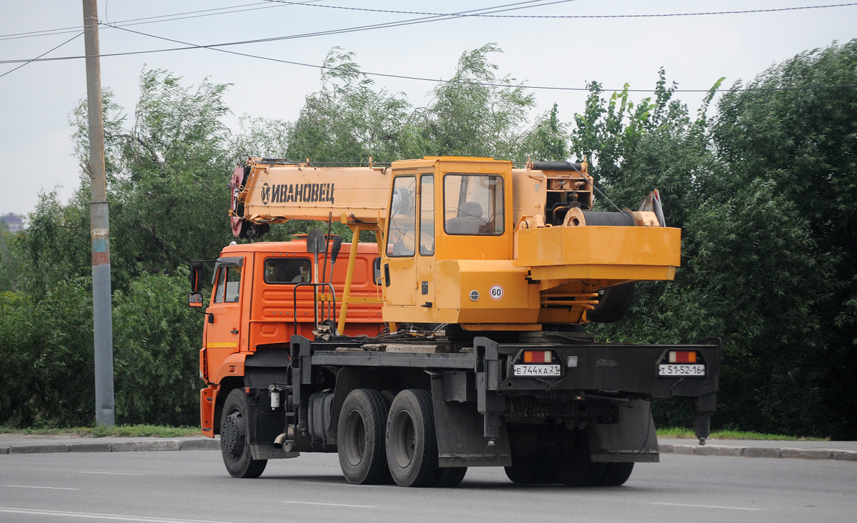 Чувашия, № Е 744 КА 21 — КамАЗ-65115-A4(23)