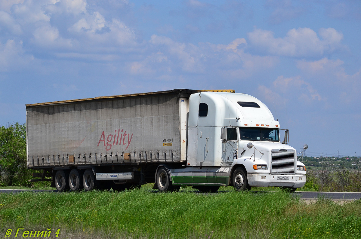 Волгоградская область, № Е 063 ЕО 134 — Freightliner FLD 112