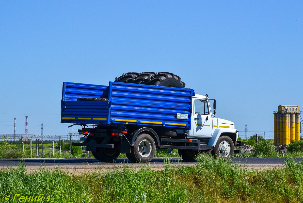Волгоградская область, № Е 838 ЕО 134 — ГАЗ-33098