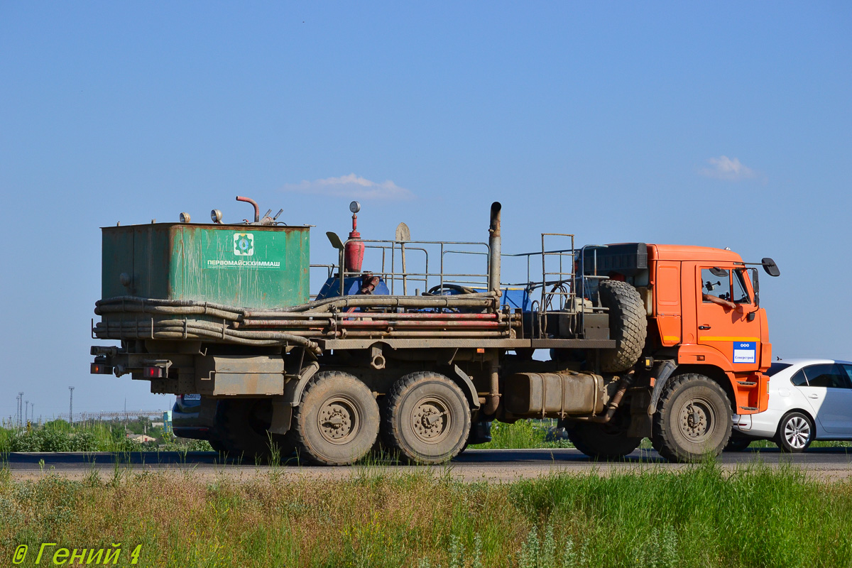 Саратовская область, № А 996 АС 164 — КамАЗ-43118 (общая модель)