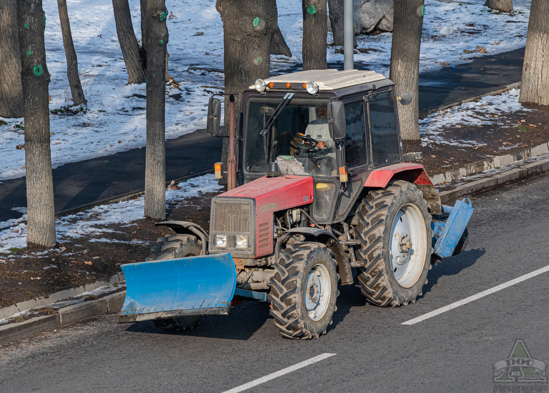 Алматинская область, № B 409 BDD — Беларус-82.1