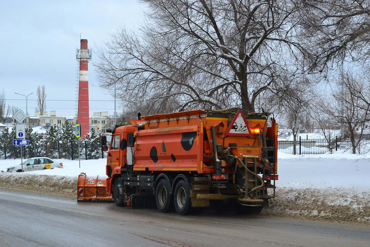 Волгоградская область, № Е 332 ОС 134 — КамАЗ-65115-A5(48)