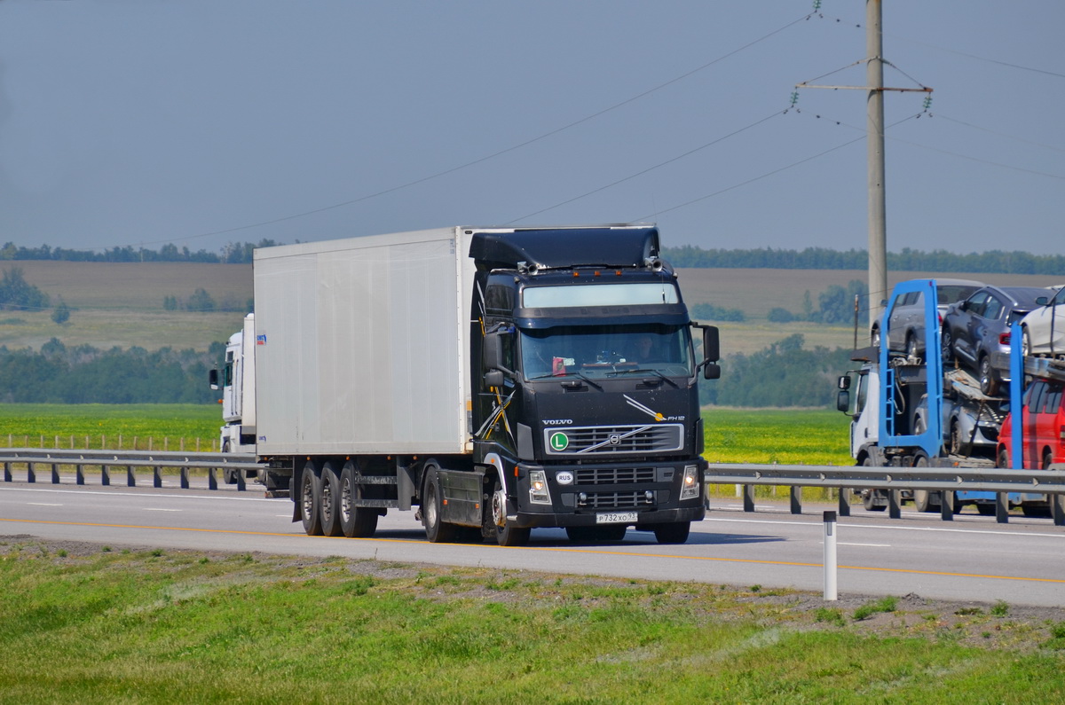 Краснодарский край, № Р 732 ХО 93 — Volvo ('2002) FH12.420