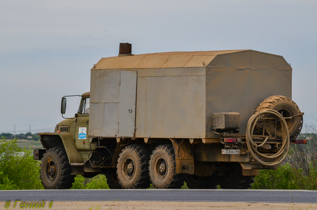 Саратовская область, № Т 358 ВХ 64 — Урал-5557-10
