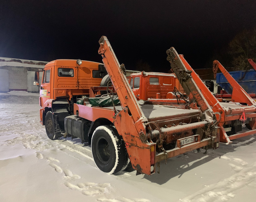 Чувашия, № Е 615 КУ 21 — КамАЗ-43253-R4(28)