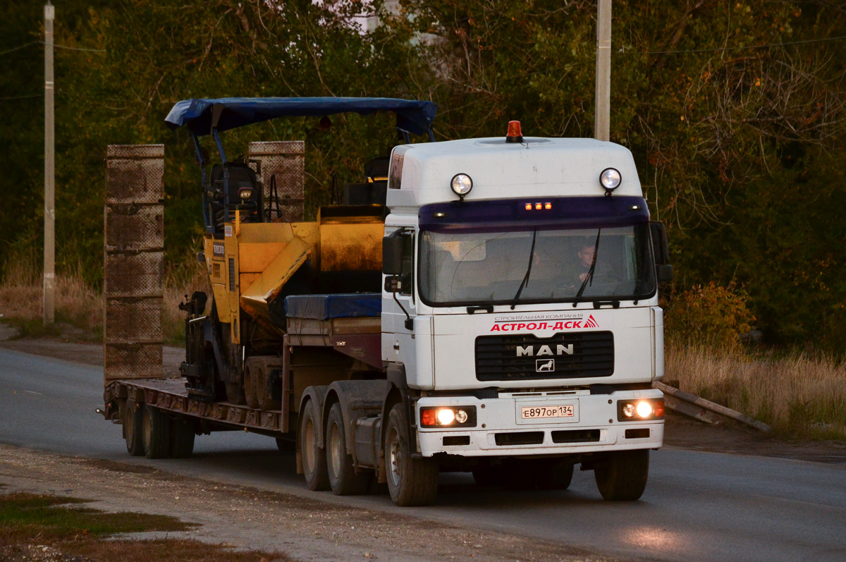 Волгоградская область, № Е 897 ОР 134 — MAN F2000 26.464