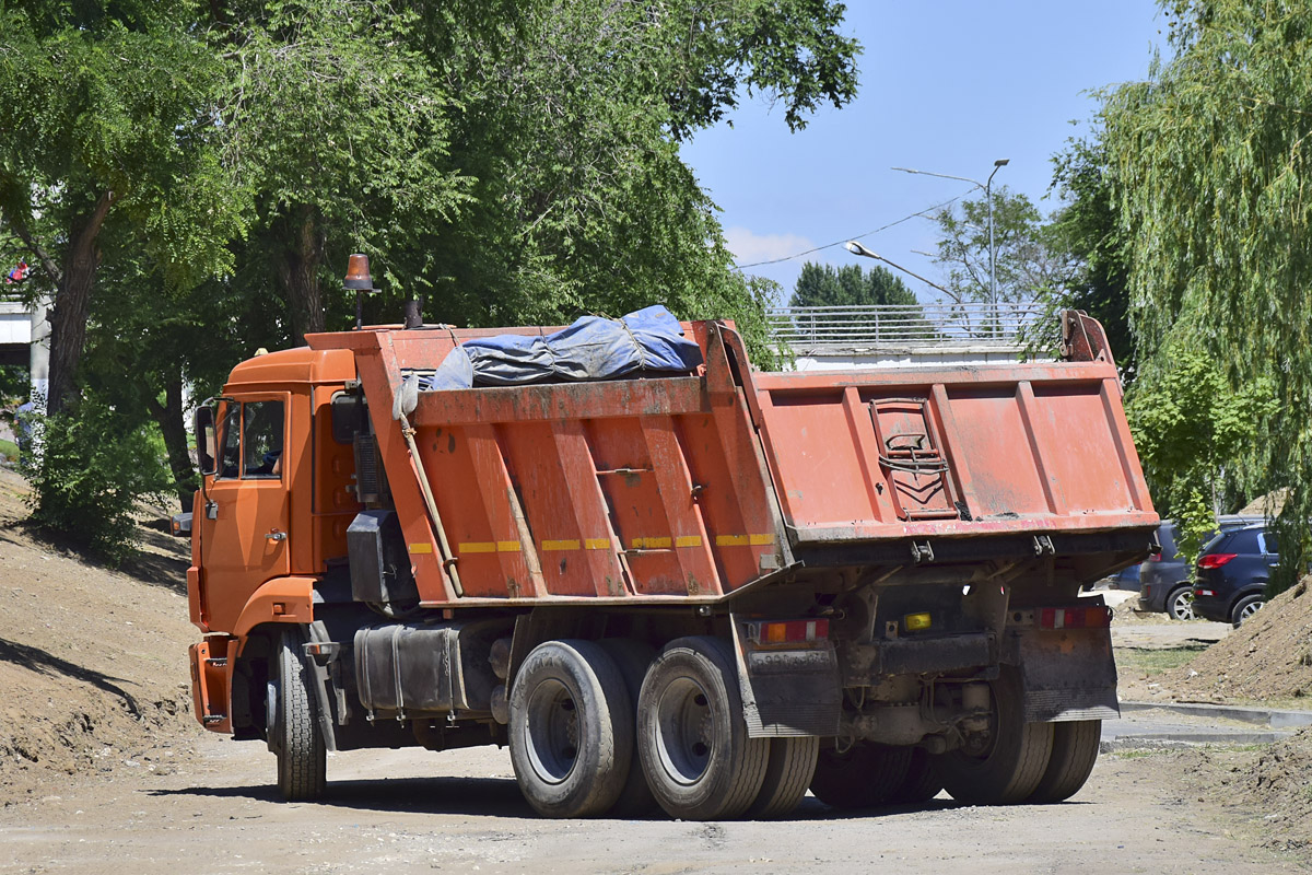 Волгоградская область, № В 990 ЕЕ 134 — КамАЗ-65115-L4(19)