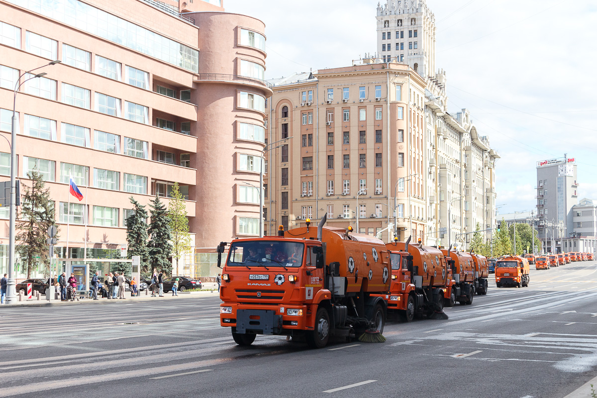 Москва, № У 057 ЕС 799 — КамАЗ-53605-L4(19); Москва — Разные фотографии (Автомобили)