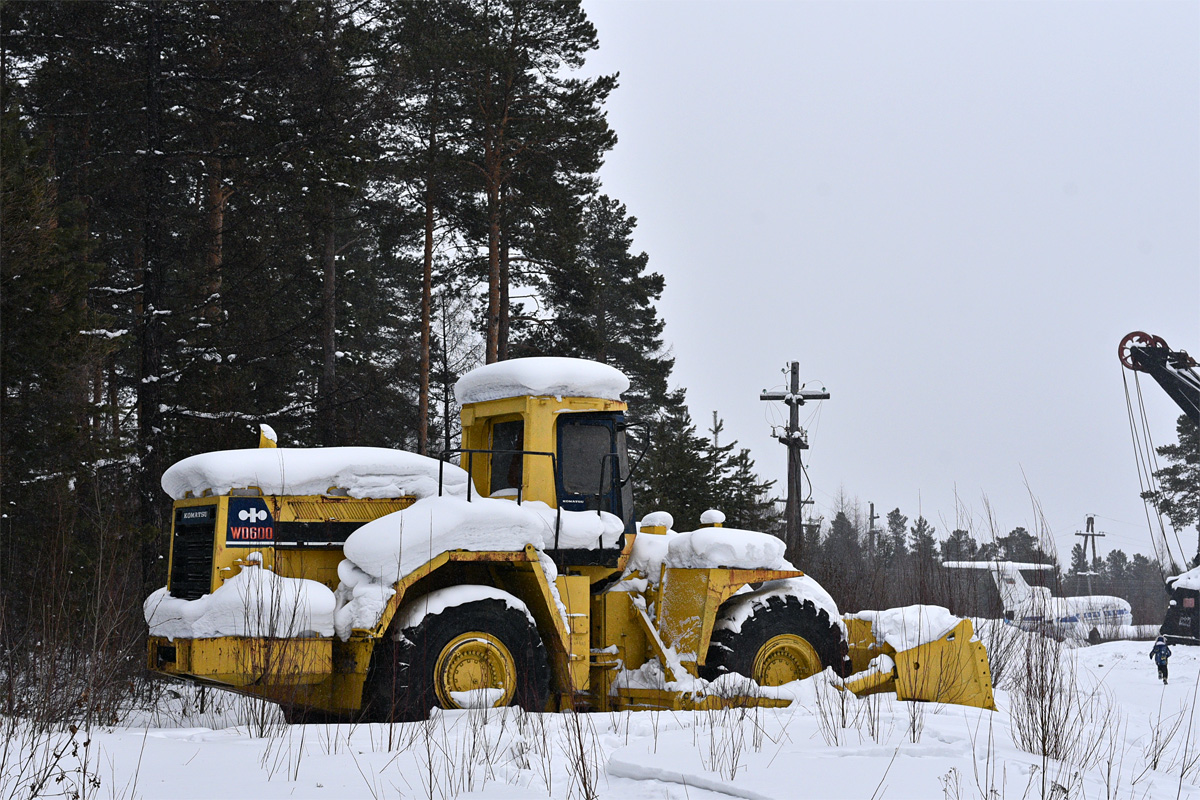 Саха (Якутия), № (14) Б/Н СТ 0007 — Komatsu (общая модель); Техника на постаментах, памятники (Саха (Якутия)); Транспортные средства без номеров (Саха (Якутия))