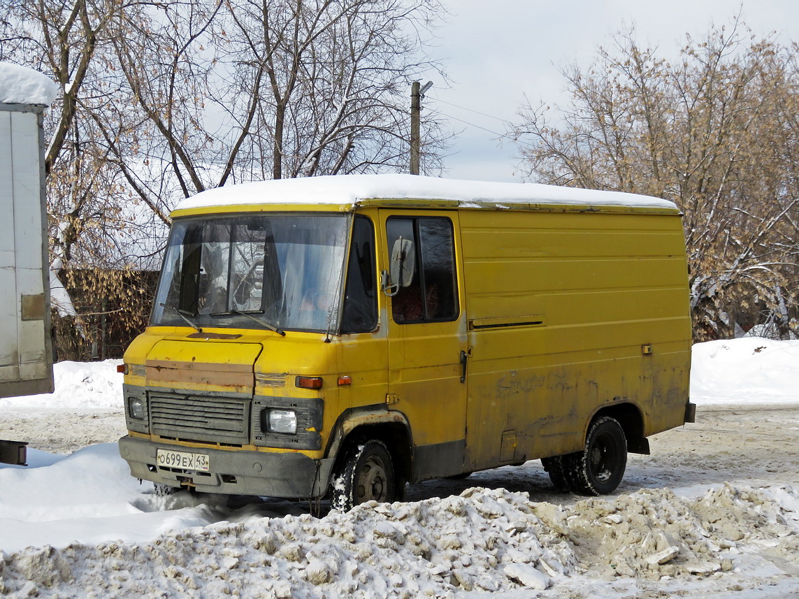 Кировская область, № О 699 ЕХ 43 — Mercedes-Benz T2 ('1967) 407