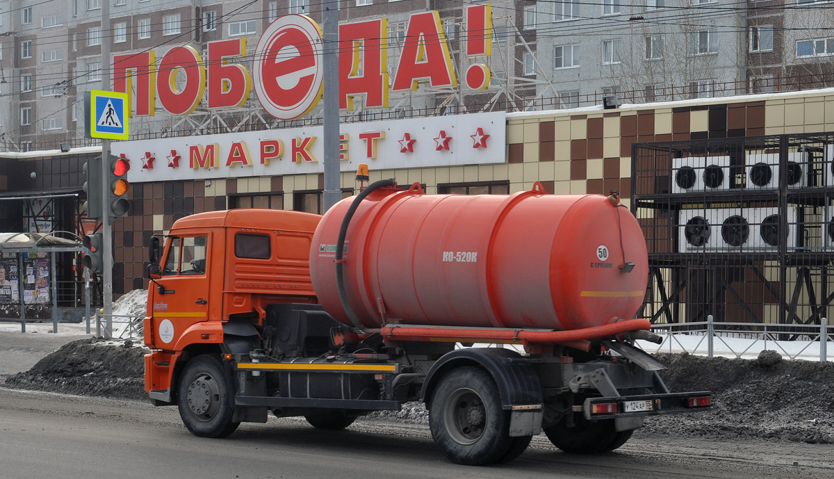 Омская область, № У 124 АР 55 — КамАЗ-43253-R4(28)