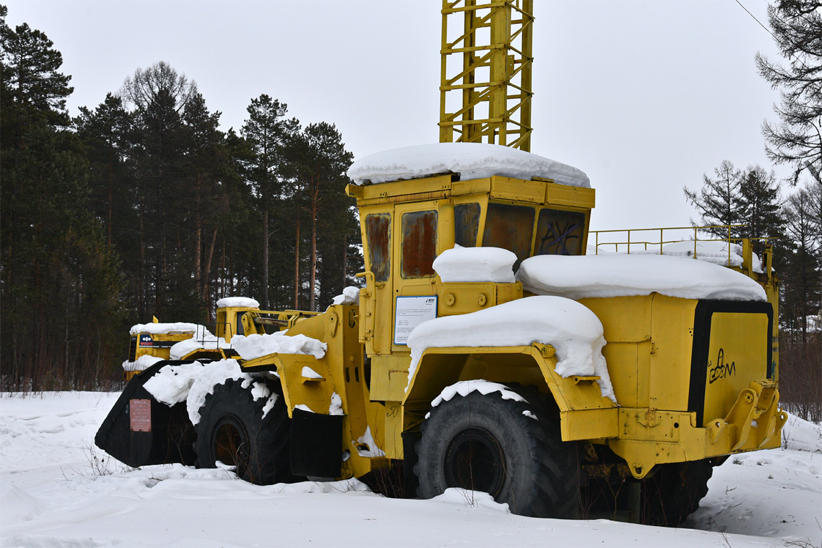 Саха (Якутия), № (14) Б/Н СТ 0005 — К-702, К-703; Техника на постаментах, памятники (Саха (Якутия)); Транспортные средства без номеров (Саха (Якутия))