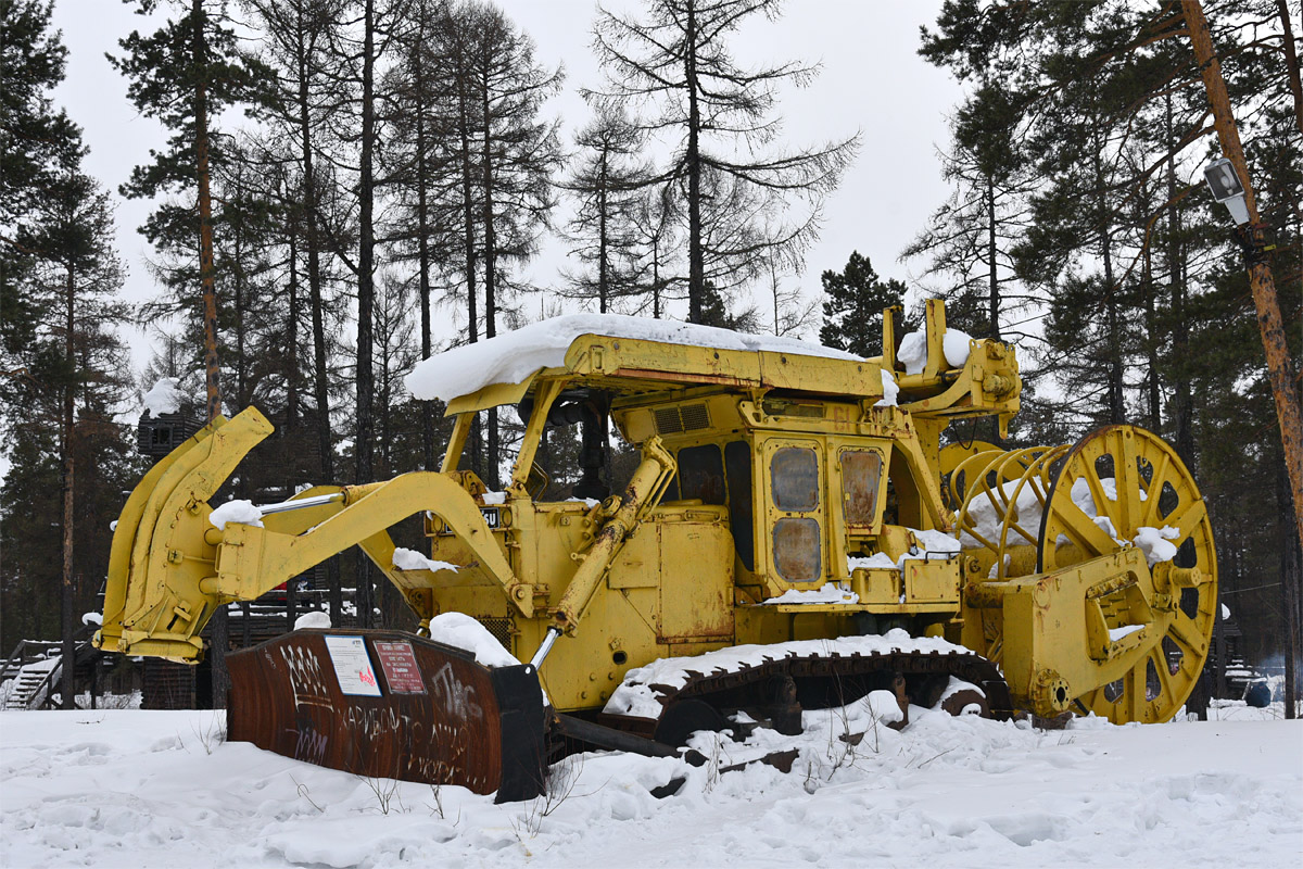 Саха (Якутия), № (14) Б/Н СТ 0006 — Komatsu D355; Техника на постаментах, памятники (Саха (Якутия)); Транспортные средства без номеров (Саха (Якутия))