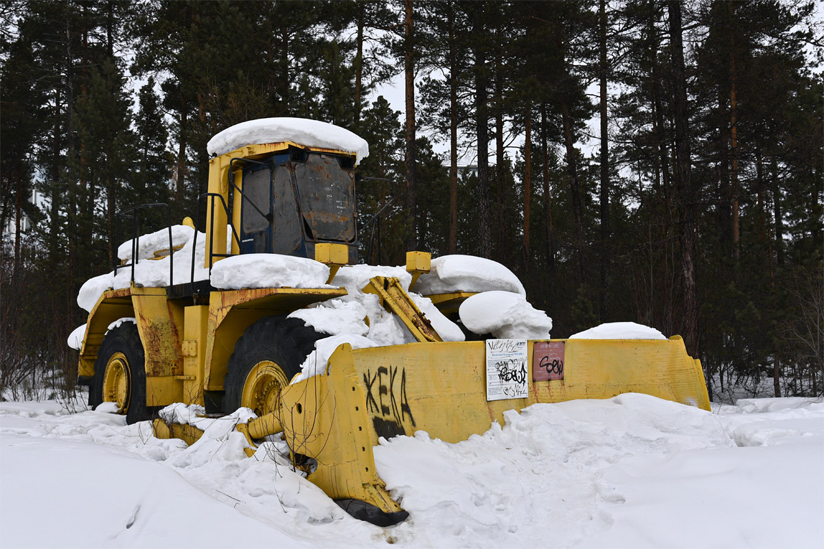 Саха (Якутия), № (14) Б/Н СТ 0007 — Komatsu (общая модель); Техника на постаментах, памятники (Саха (Якутия)); Транспортные средства без номеров (Саха (Якутия))