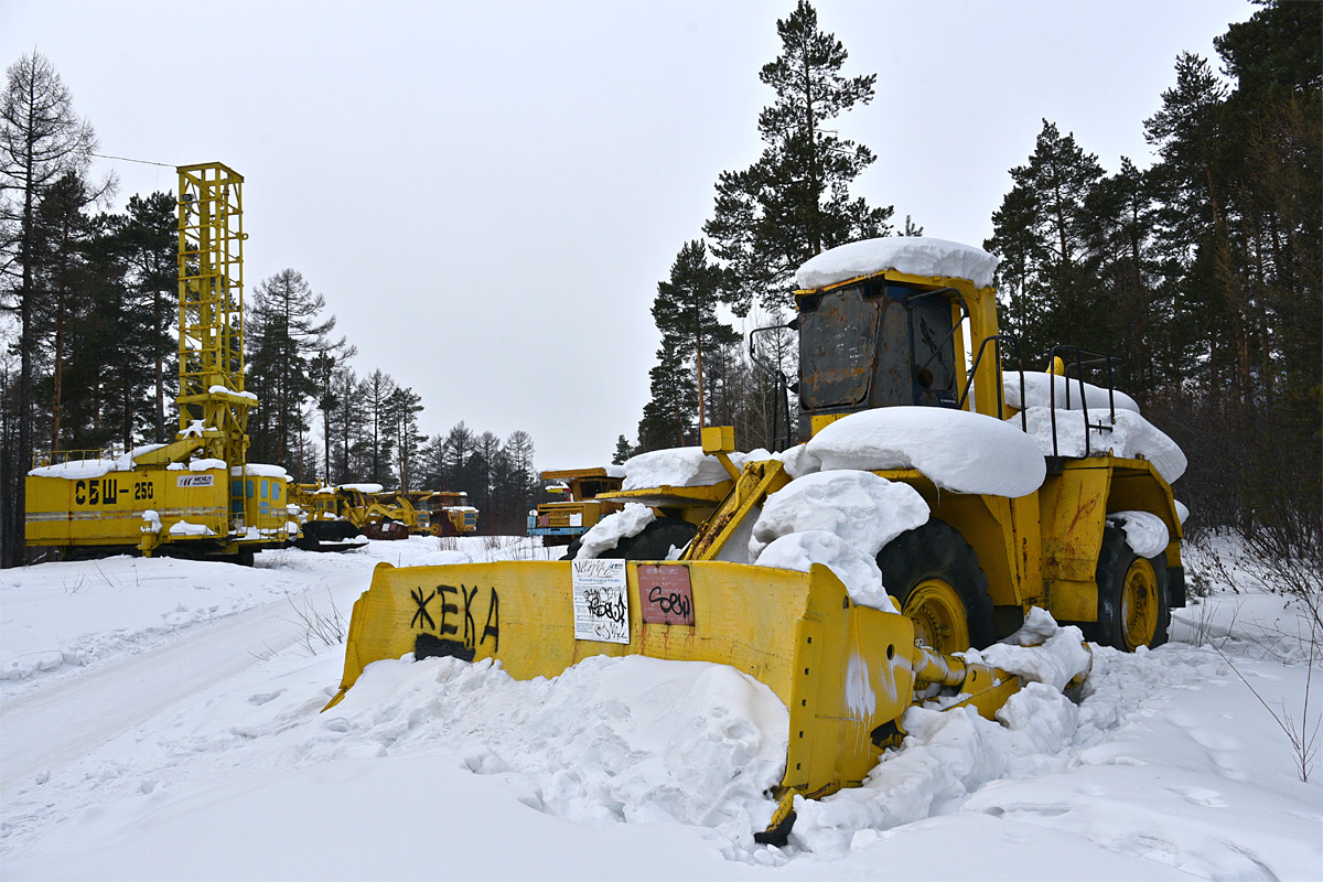 Саха (Якутия), № (14) Б/Н СТ 0007 — Komatsu (общая модель); Техника на постаментах, памятники (Саха (Якутия)); Транспортные средства без номеров (Саха (Якутия))