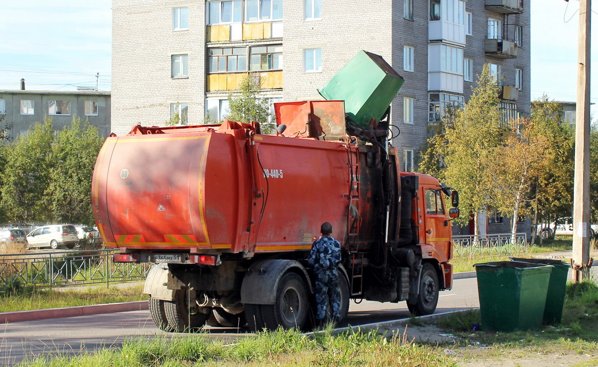 Мурманская область, № Е 365 МХ 51 — КамАЗ-65115-A4(23)