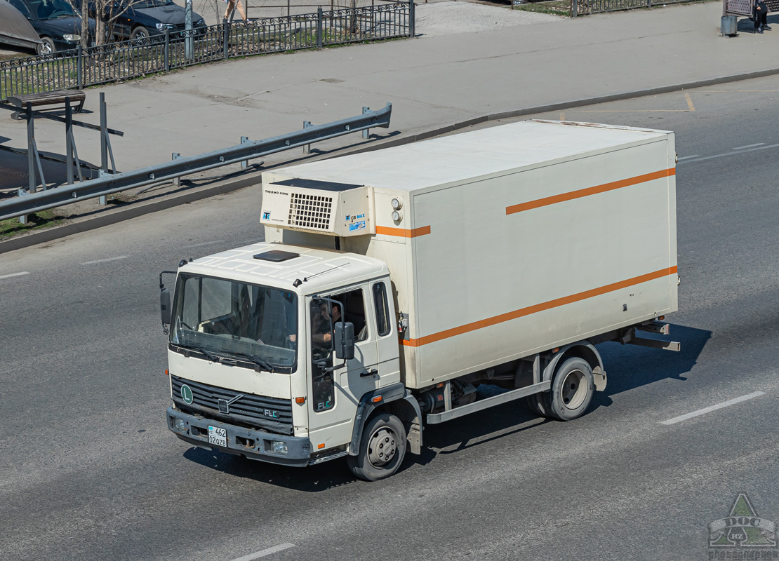 Алматы, № 462 QZB 02 — Volvo FLC