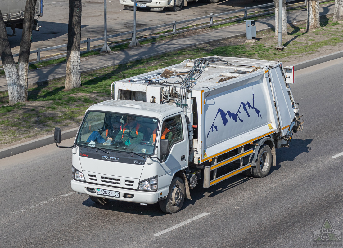 Алматы, № 325 CP 02 — Isuzu Elf (общая модель)
