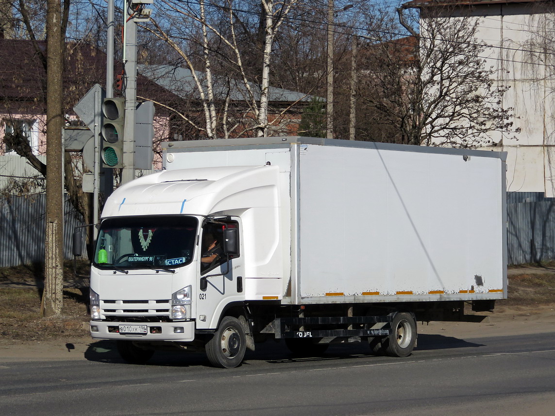 Свердловская область, № В 010 ХК 196 — Isuzu NPR75 [Z7X]