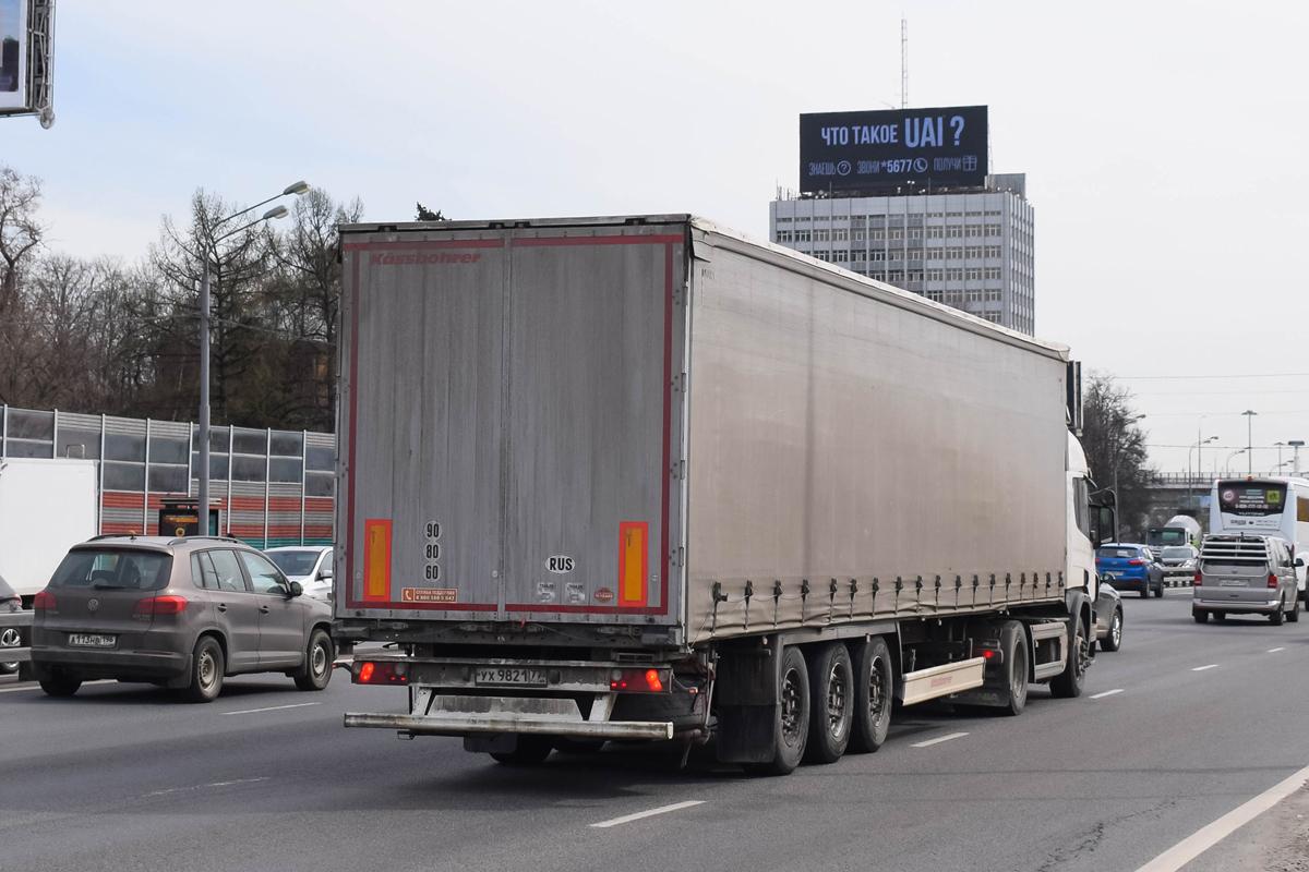Москва, № УХ 9821 77 — Kässbohrer XS / Maxima