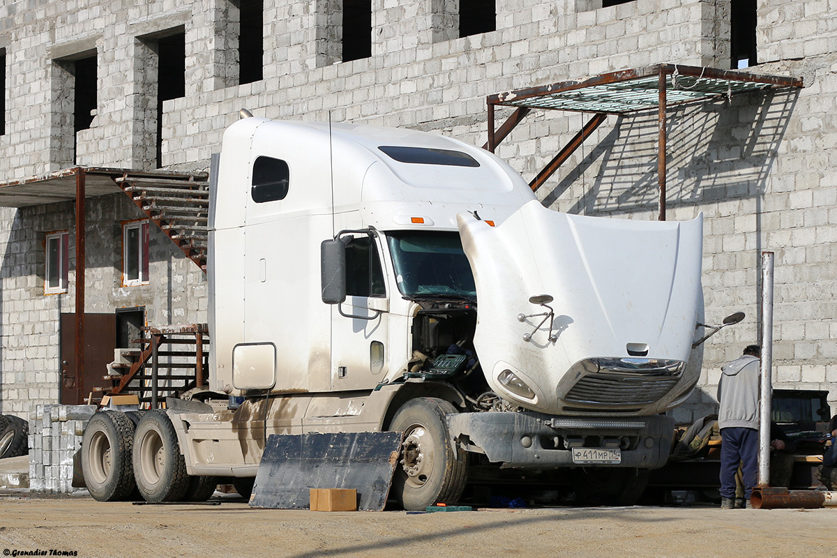 Саха (Якутия), № Р 411 МР 14 — Freightliner Columbia