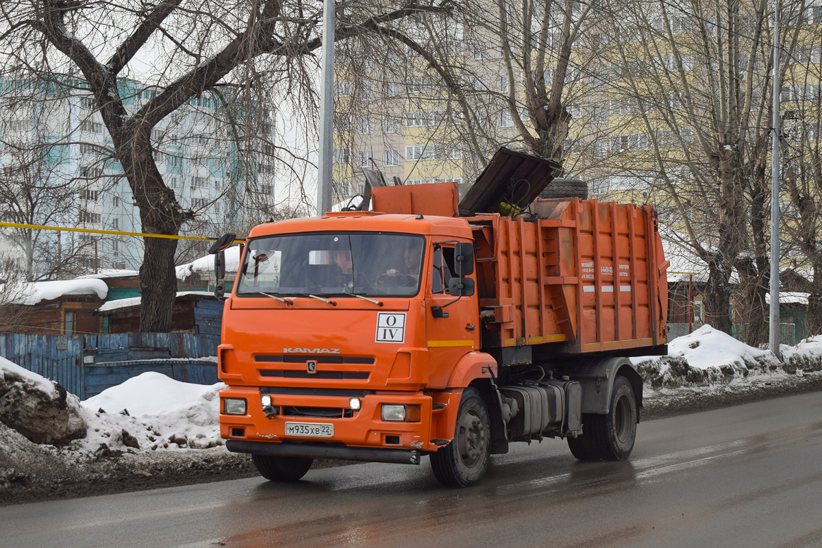 Алтайский край, № М 935 ХВ 22 — КамАЗ-43253-R4(28)