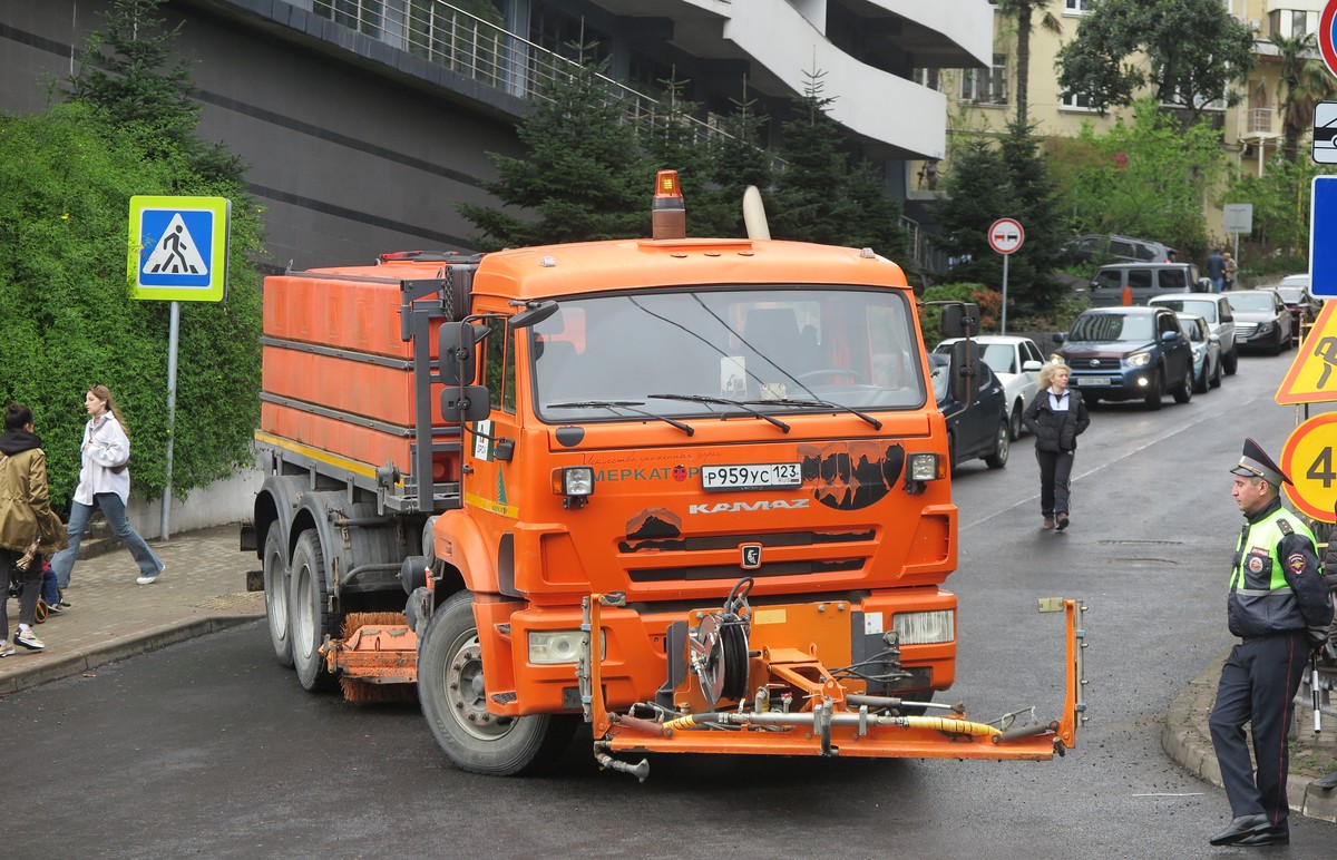 Краснодарский край, № Р 959 УС 123 — КамАЗ-65115-L4(19)