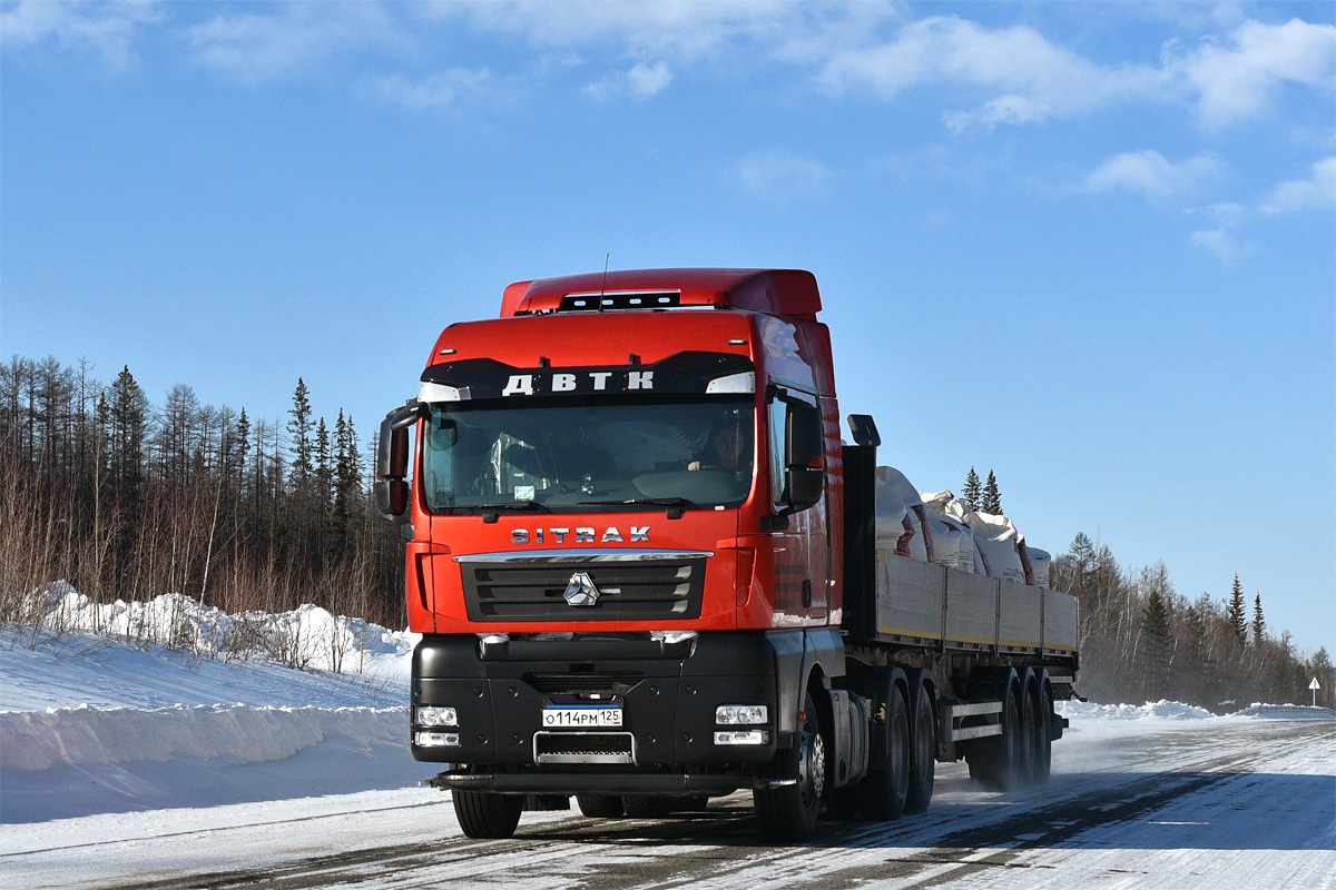 Приморский край, № О 114 РМ 125 — Sitrak C7H ZZ4256