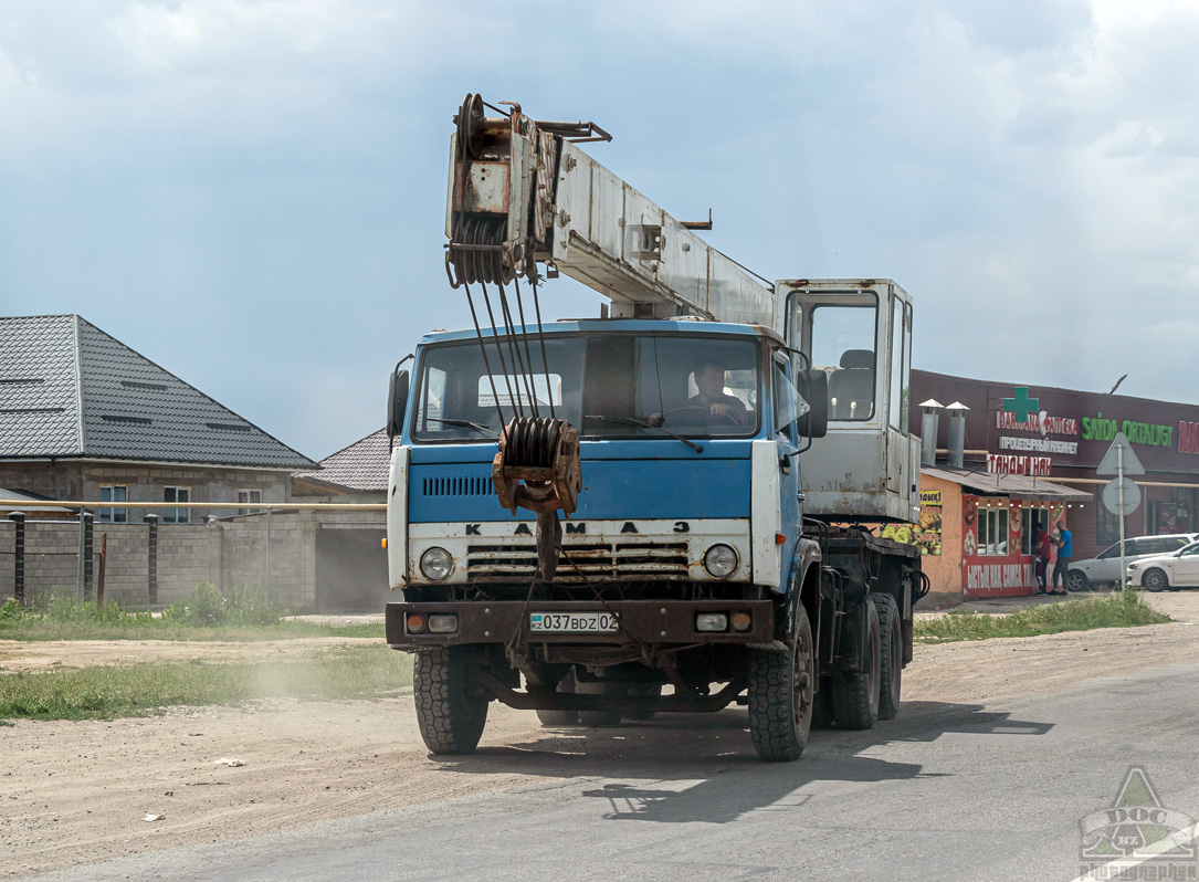 Алматы, № 037 BDZ 02 — КамАЗ-53212