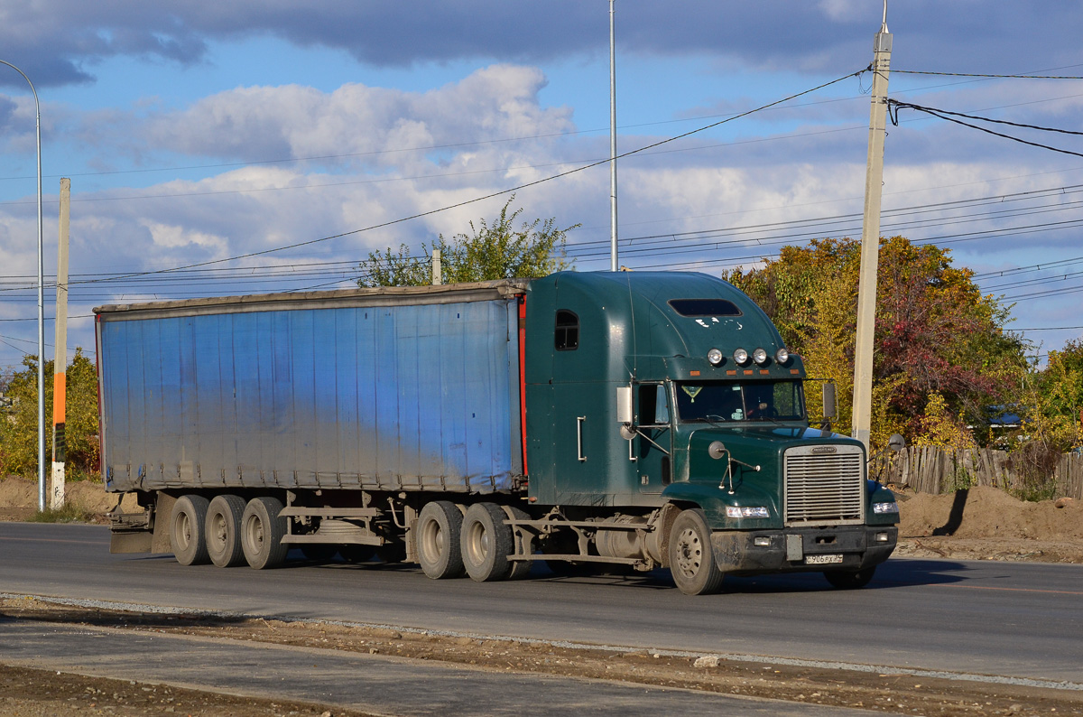 Волгоградская область, № С 906 РХ 34 — Freightliner FLD 120