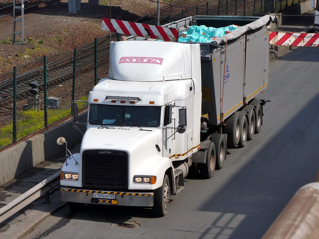 Приморский край, № В 105 ОН 125 — Freightliner FLD 112