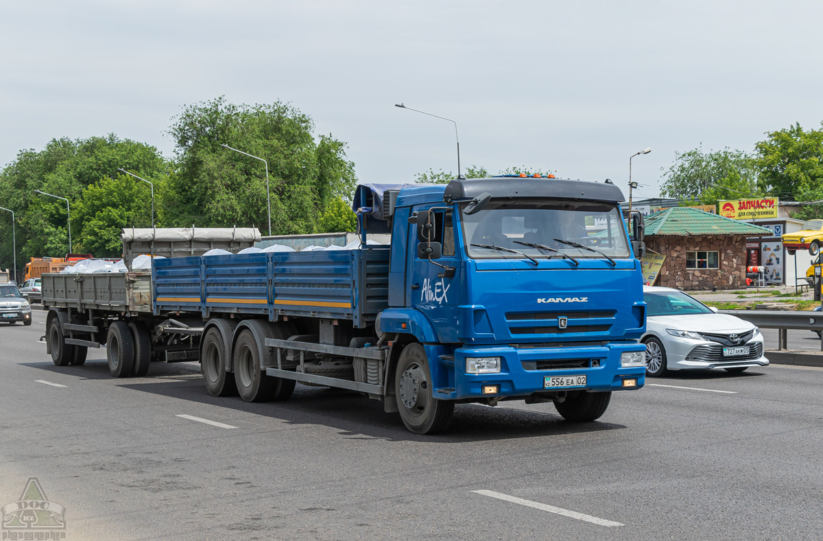 Алматы, № 556 EA 02 — КамАЗ-65117 [XWC]