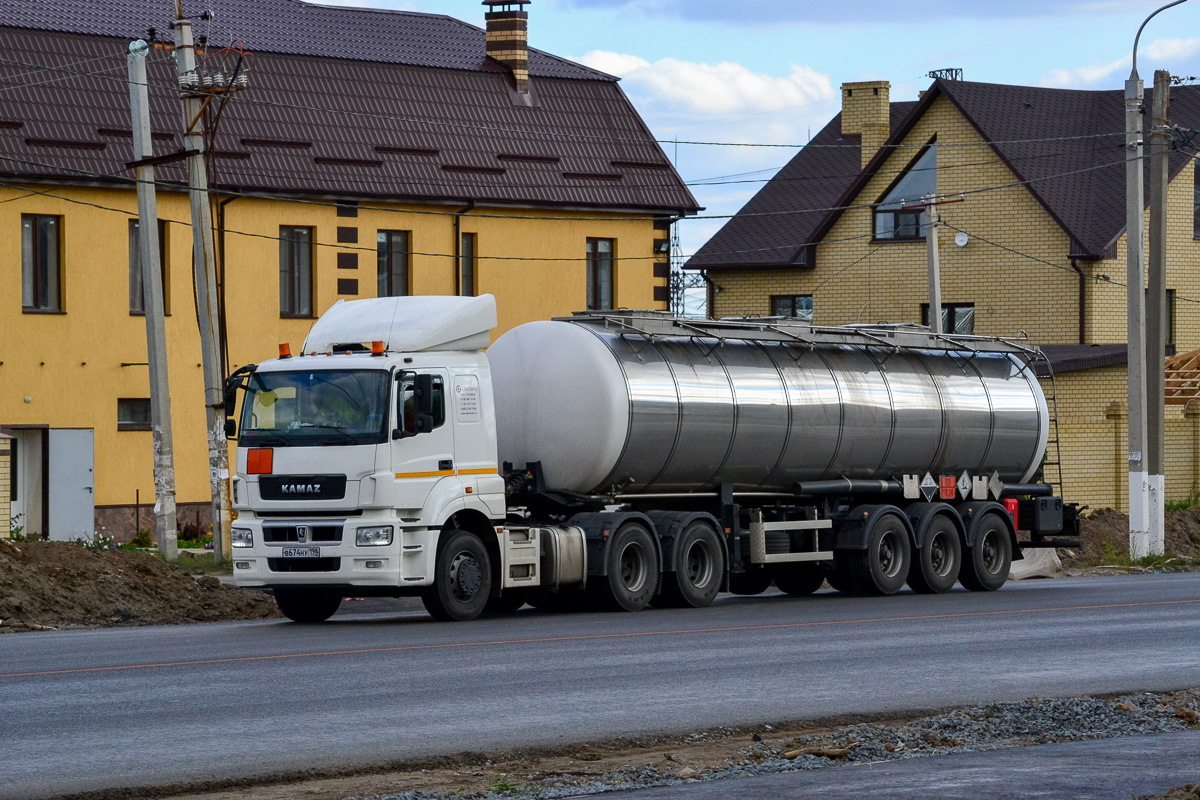 Санкт-Петербург, № В 674 НУ 198 — КамАЗ-65206-T5(68)