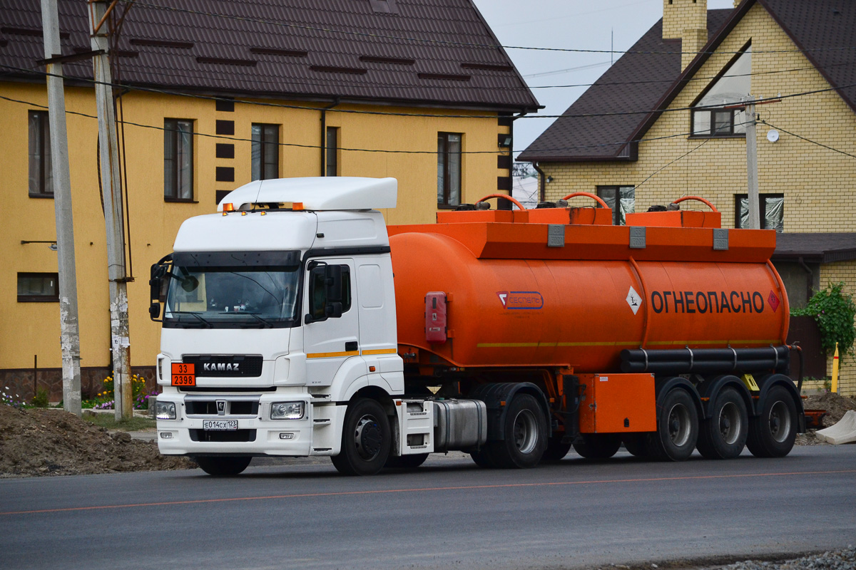 Краснодарский край, № Е 014 СХ 123 — КамАЗ-5490-S5(87)