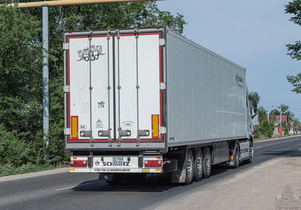 Туркестанская область, № 33 FNA 13 — Schmitz Cargobull S.KO (SCB*S3B) общ.мод