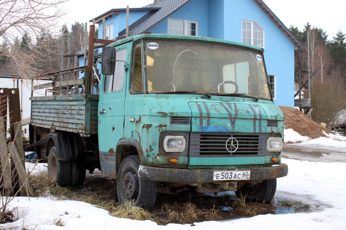 Псковская область, № Е 503 АС 60 — Mercedes-Benz T2 ('1967) 508