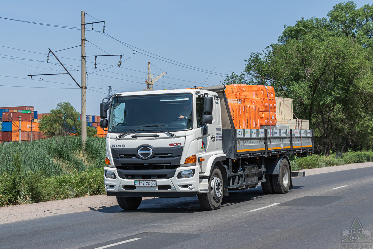 Алматы, № 117 ZC 05 — Hino 500