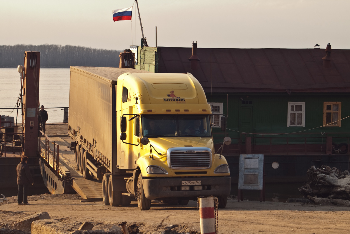 Самарская область, № К 675 ХК 163 — Freightliner Columbia