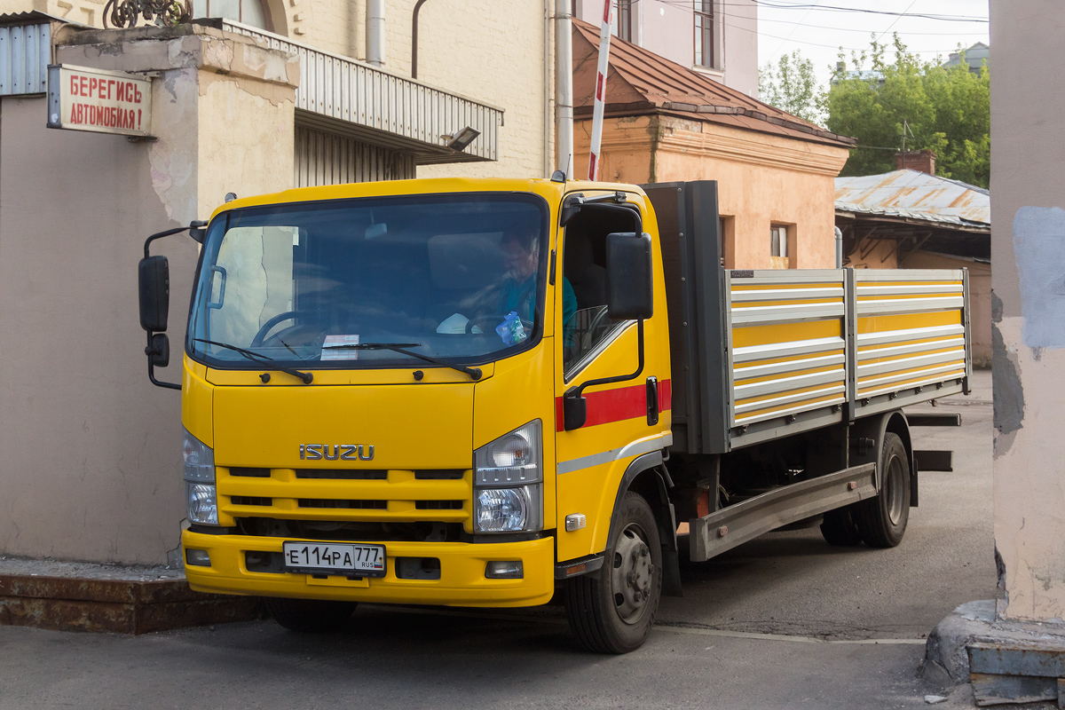 Москва, № Е 114 РА 777 — Isuzu NPR75 [Z7X]