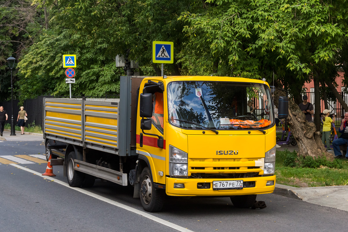 Москва, № Е 767 РЕ 77 — Isuzu NPR75 [Z7X]