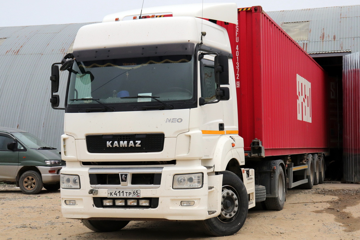 Сахалинская область, № К 411 ТР 65 — КамАЗ-5490-S5(87)