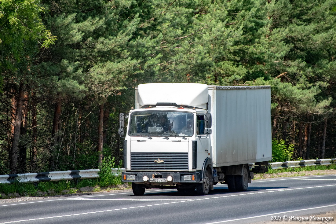 Дагестан, № М 037 ВК 05 — МАЗ-437041