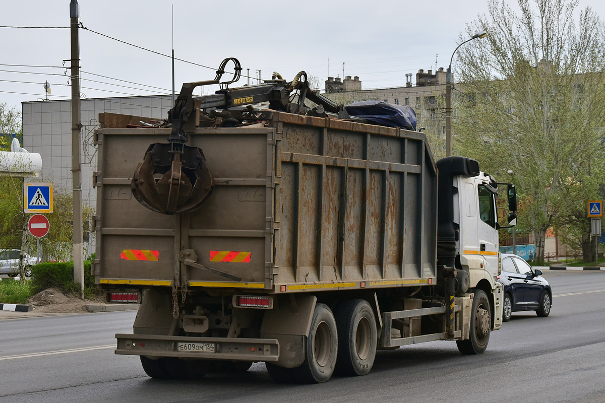 Волгоградская область, № Е 609 ОМ 134 — КамАЗ-65207-S5(87)