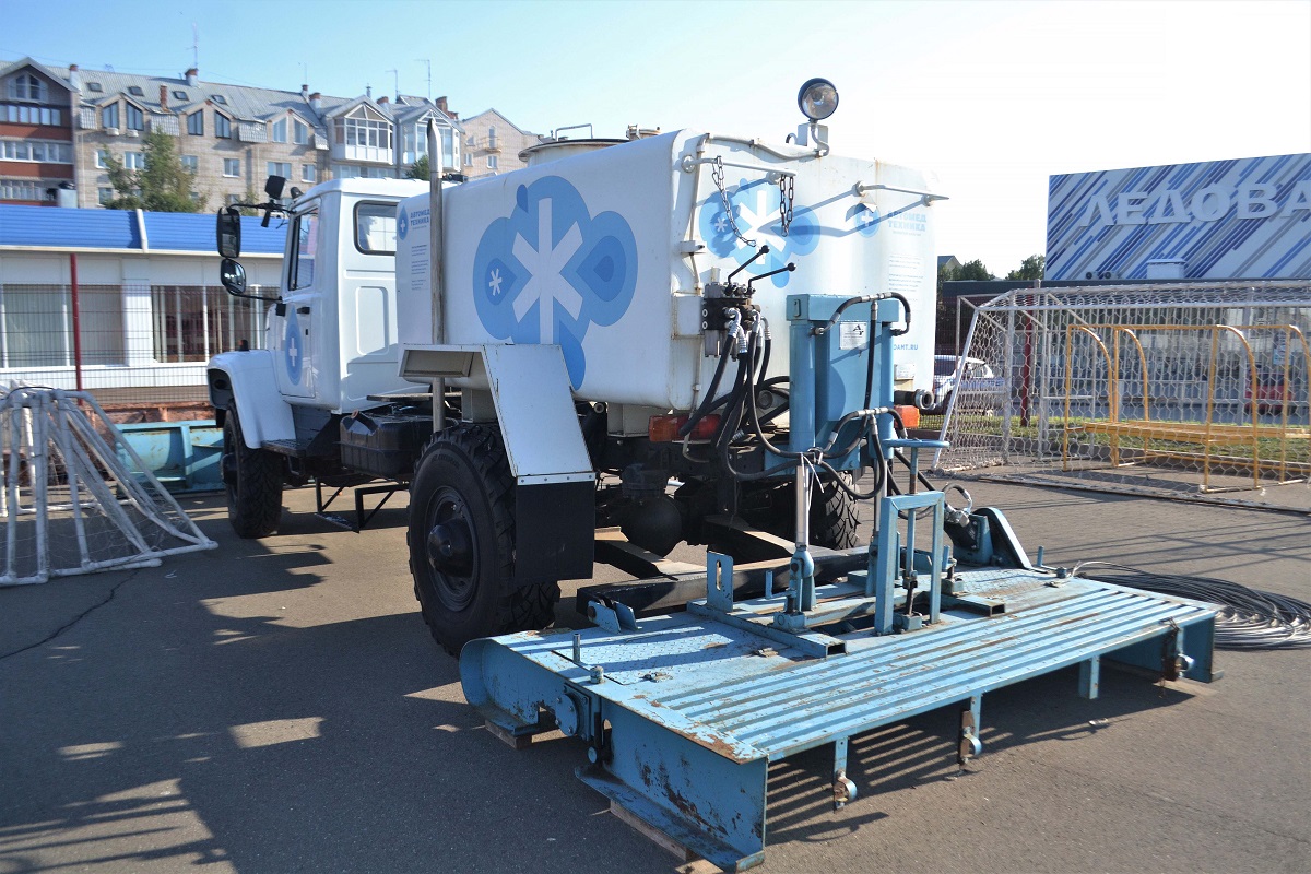 Удмуртия, № (18) Б/Н 0053 — ГАЗ-33081 «Садко»